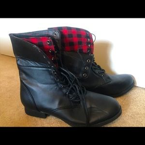 Combat boots *NEVER WORN*